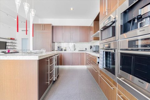 Condominio en venta en Miami, Florida, 3 dormitorios, 191.84 m2 № 1887165 - foto 10