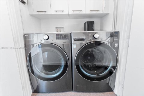Condominio en venta en Miami, Florida, 3 dormitorios, 191.84 m2 № 1887165 - foto 28