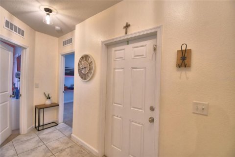 House in Winter Haven, Florida 3 bedrooms, 120.03 sq.m. № 2226218 - photo 6