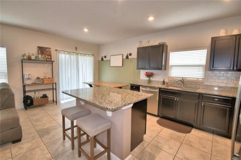 House in Winter Haven, Florida 3 bedrooms, 120.03 sq.m. № 2226218 - photo 3
