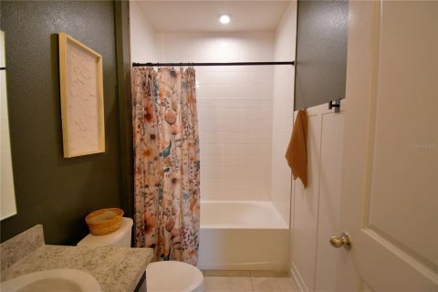 House in Winter Haven, Florida 3 bedrooms, 120.03 sq.m. № 2226218 - photo 11