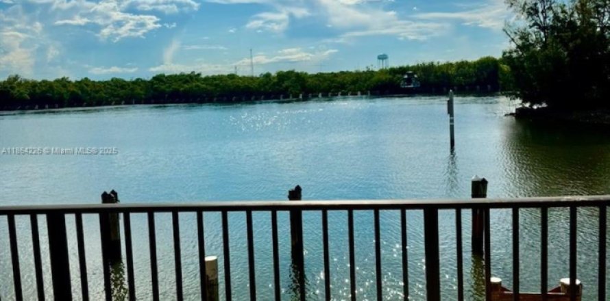 Condominio en Hollywood, Florida, 2 dormitorios № 1891200