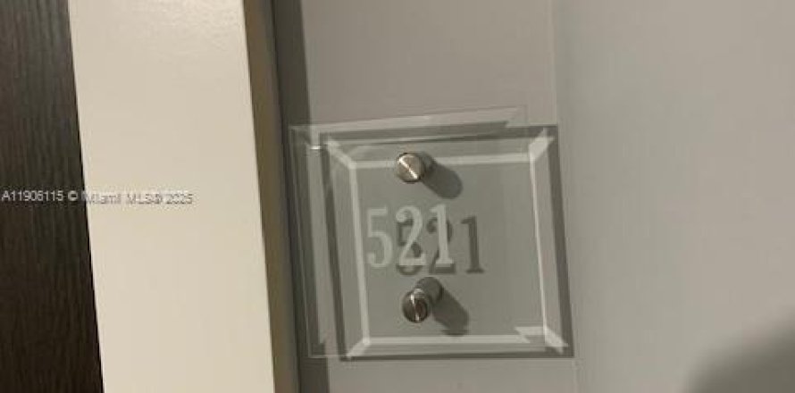 Condominio en Aventura, Florida, 1 dormitorio  № 2012282