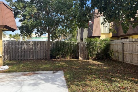 Townhouse in Palm Beach Gardens, Florida 2 bedrooms, 107.49 sq.m. № 2008242 - photo 3