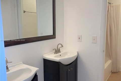 Townhouse in Palm Beach Gardens, Florida 2 bedrooms, 107.49 sq.m. № 2008242 - photo 15