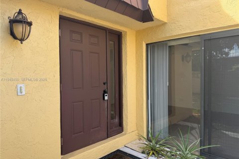 Townhouse in Palm Beach Gardens, Florida 2 bedrooms, 107.49 sq.m. № 2008242 - photo 2