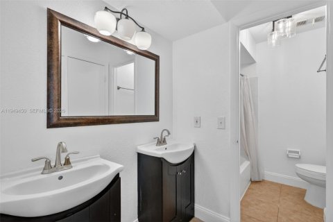 Townhouse in Palm Beach Gardens, Florida 2 bedrooms, 107.49 sq.m. № 2008242 - photo 24