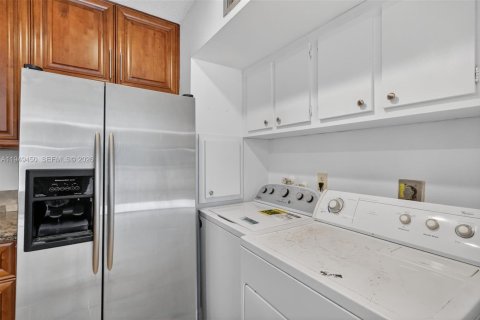 Townhouse in Palm Beach Gardens, Florida 2 bedrooms, 107.49 sq.m. № 2008242 - photo 21