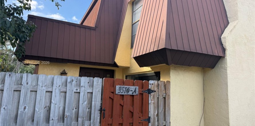 Townhouse in Palm Beach Gardens, Florida 2 bedrooms, 107.49 sq.m. № 2008242