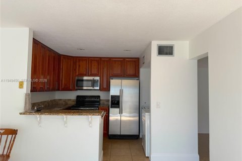 Townhouse in Palm Beach Gardens, Florida 2 bedrooms, 107.49 sq.m. № 2008242 - photo 10