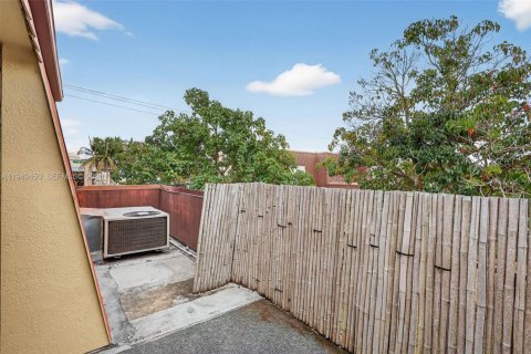 Townhouse in Palm Beach Gardens, Florida 2 bedrooms, 107.49 sq.m. № 2008242 - photo 30