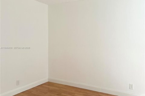 Townhouse in Palm Beach Gardens, Florida 2 bedrooms, 107.49 sq.m. № 2008242 - photo 12