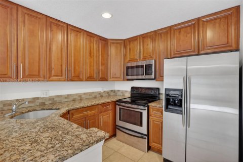 Townhouse in Palm Beach Gardens, Florida 2 bedrooms, 107.49 sq.m. № 2008242 - photo 18