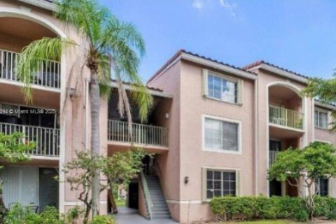 Copropriété à louer à Miramar, Floride: 2 chambres, 91.32 m2 № 1966821 - photo 1