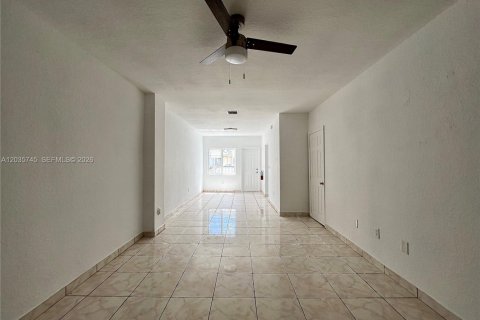 Townhouse in Miami, Florida 3 bedrooms, 106.84 sq.m. № 2253777 - photo 8