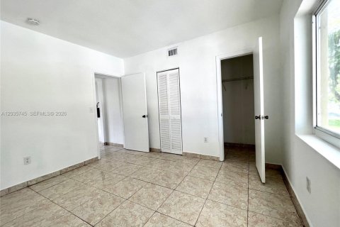 Townhouse in Miami, Florida 3 bedrooms, 106.84 sq.m. № 2253777 - photo 21