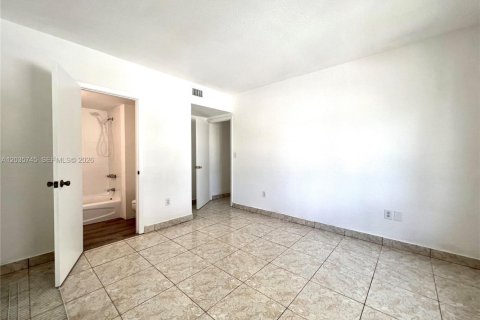 Townhouse in Miami, Florida 3 bedrooms, 106.84 sq.m. № 2253777 - photo 24