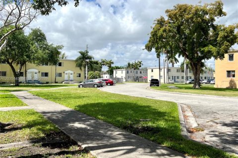 Townhouse in Miami, Florida 3 bedrooms, 106.84 sq.m. № 2253777 - photo 28