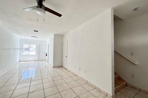 Townhouse in Miami, Florida 3 bedrooms, 106.84 sq.m. № 2253777 - photo 7