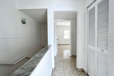 Townhouse in Miami, Florida 3 bedrooms, 106.84 sq.m. № 2253777 - photo 13
