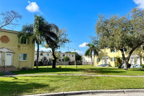 Townhouse in Miami, Florida 3 bedrooms, 106.84 sq.m. № 2253777 - photo 27