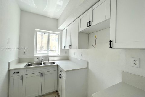 Townhouse in Miami, Florida 3 bedrooms, 106.84 sq.m. № 2253777 - photo 3