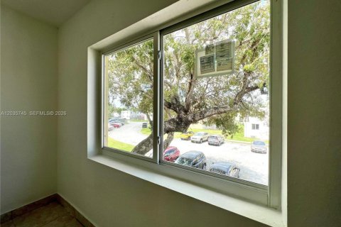 Townhouse in Miami, Florida 3 bedrooms, 106.84 sq.m. № 2253777 - photo 26