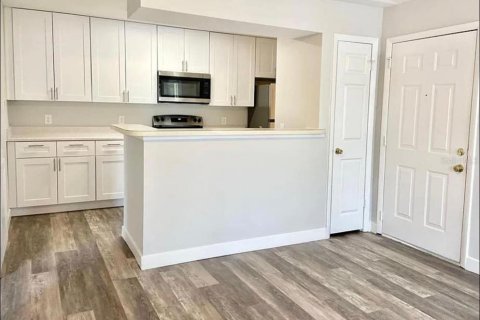 Condo in Orlando, Florida, 1 bedroom  № 1670718 - photo 5