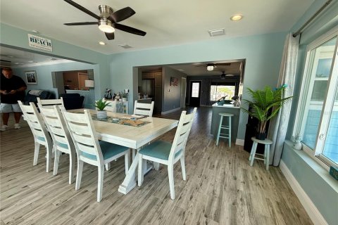 House in Treasure Island, Florida 3 bedrooms, 190.45 sq.m. № 1751234 - photo 17