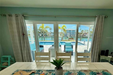 Casa en venta en Treasure Island, Florida, 3 dormitorios, 190.45 m2 № 1751234 - foto 14