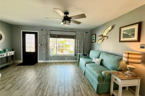 House in Treasure Island, Florida 3 bedrooms, 190.45 sq.m. № 1751234 - photo 10