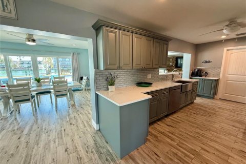 House in Treasure Island, Florida 3 bedrooms, 190.45 sq.m. № 1751234 - photo 20