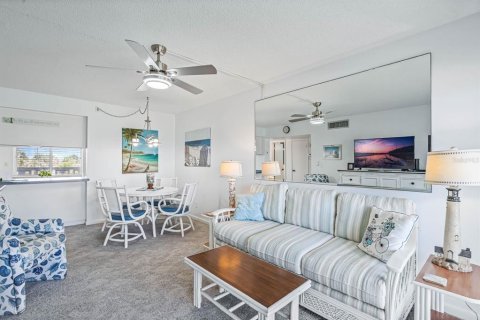 Condo in New Smyrna Beach, Florida, 1 bedroom  № 1437909 - photo 3