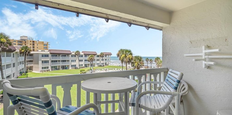 Condo in New Smyrna Beach, Florida, 1 bedroom № 1437909