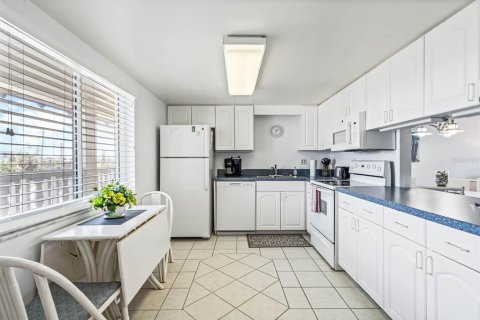 Condo in New Smyrna Beach, Florida, 1 bedroom  № 1437909 - photo 10