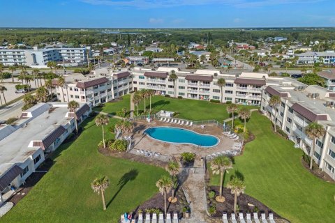 Condo in New Smyrna Beach, Florida, 1 bedroom  № 1437909 - photo 16