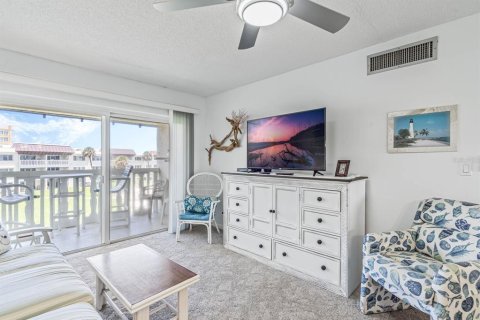 Condo in New Smyrna Beach, Florida, 1 bedroom  № 1437909 - photo 4