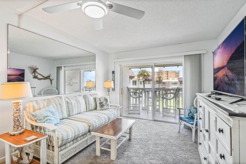 Condo in New Smyrna Beach, Florida, 1 bedroom  № 1437909 - photo 2