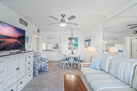 Condo in New Smyrna Beach, Florida, 1 bedroom  № 1437909 - photo 5