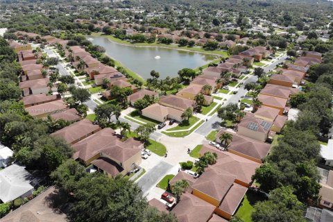 Casa en venta en West Palm Beach, Florida, 3 dormitorios, 157.84 m2 № 1836421 - foto 1