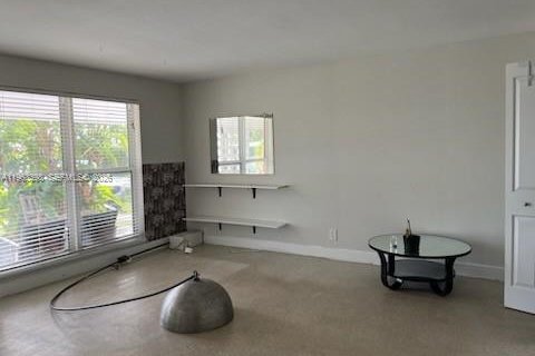 Снять в аренду виллу или дом в Уилтон-Мэнорс, Флорида 2 спальни, № 2025296 - фото 5