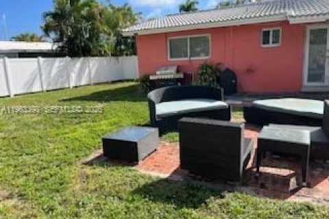 Снять в аренду виллу или дом в Уилтон-Мэнорс, Флорида 2 спальни, № 2025296 - фото 9