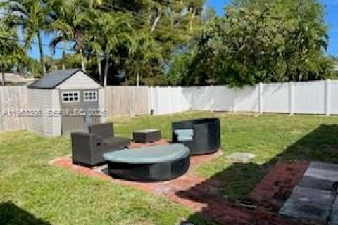 Снять в аренду виллу или дом в Уилтон-Мэнорс, Флорида 2 спальни, № 2025296 - фото 8