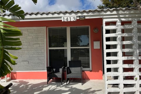 Снять в аренду виллу или дом в Уилтон-Мэнорс, Флорида 2 спальни, № 2025296 - фото 2