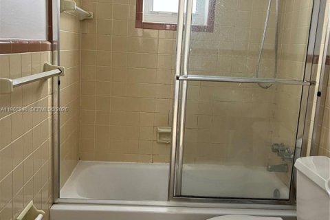 Снять в аренду виллу или дом в Уилтон-Мэнорс, Флорида 2 спальни, № 2025296 - фото 7