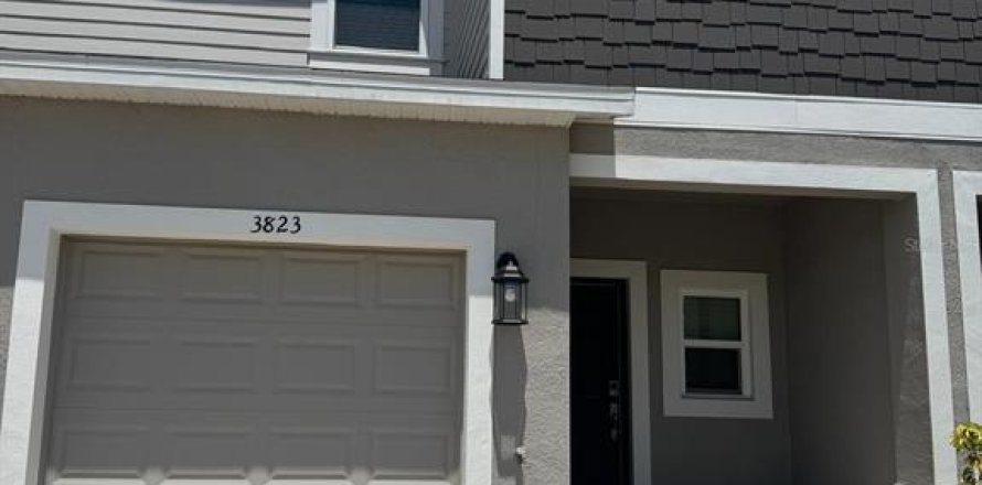 Adosado en Kissimmee, Florida 3 dormitorios, 130.71 m2 № 1767547