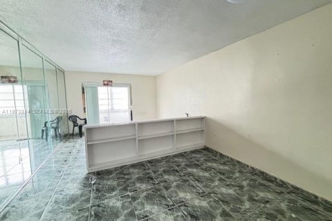 Купить кондоминиум в Хайалиа Гарденс, Флорида 2 спальни, 66.43м2, № 2033669 - фото 2