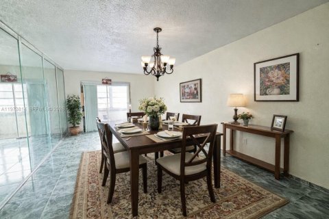 Купить кондоминиум в Хайалиа Гарденс, Флорида 2 спальни, 66.43м2, № 2033669 - фото 3