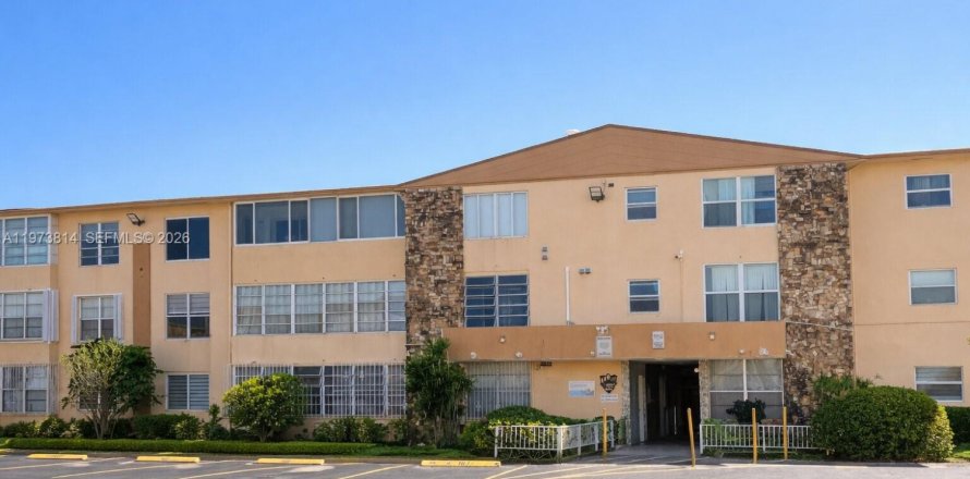 Кондоминиум с 2 спальнями в Хайалиа Гарденс, Флорида № 2033669