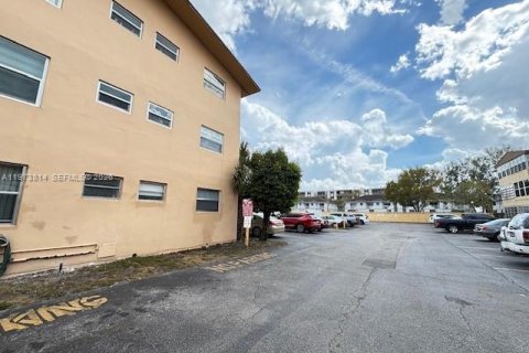 Купить кондоминиум в Хайалиа Гарденс, Флорида 2 спальни, 66.43м2, № 2033669 - фото 10